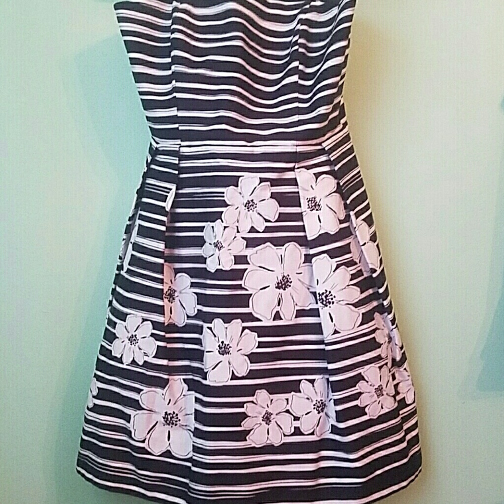 New without tag Taylor dress sz8